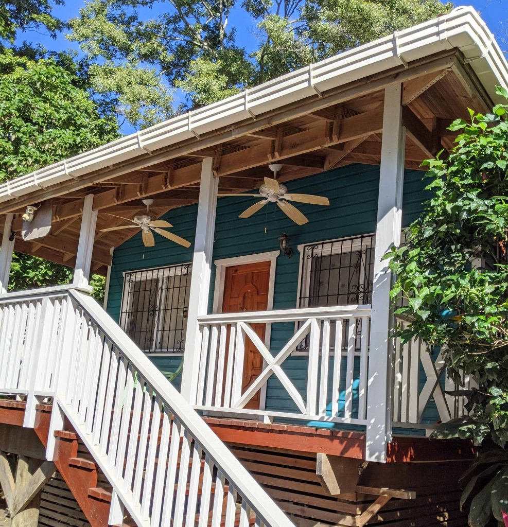 Seaside_Inn_Roatan_Bed_and_Breakfast_gueko-bungalow